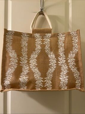 LEXBREEZY HAWAII Burlap Tote Bag with White Lei Print - Neutral Tan